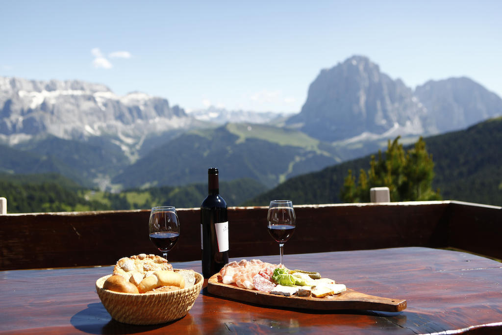 Garni Conturina Hotell Santa Cristina Val Gardena Exteriör bild