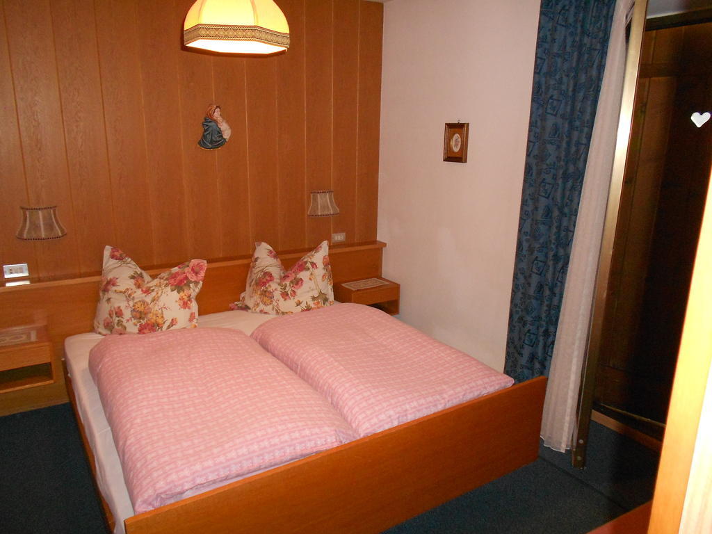Garni Conturina Hotell Santa Cristina Val Gardena Rum bild